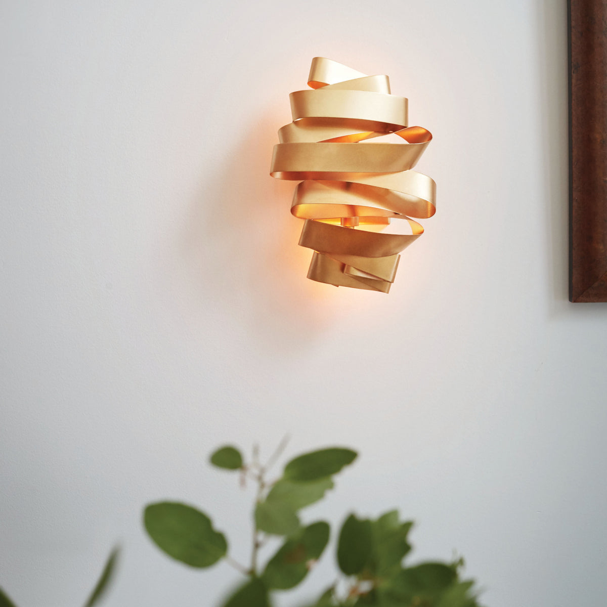 Fredrick Raymond Delfina Sconce